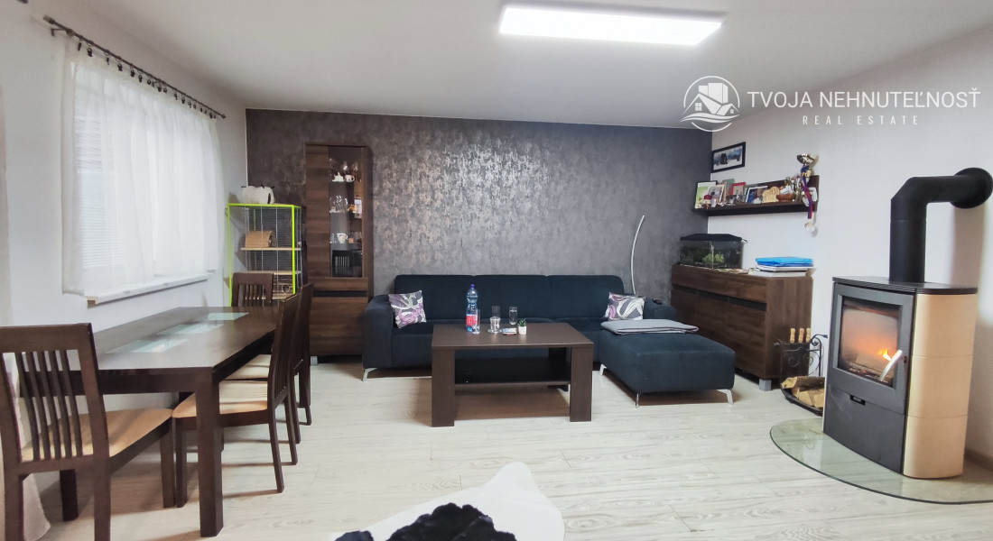 Skvelá príležitosť...rodinný dom ihneď na bývanie, dvojgaráž 80 m2 - rôzne účely, pozemok 629 m2, vjazdy z dvoch strán pozemku, všetky IS