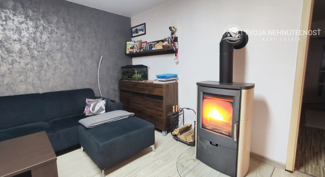 Skvelá príležitosť...rodinný dom ihneď na bývanie, dvojgaráž 80 m2 - rôzne účely, pozemok 629 m2, vjazdy z dvoch strán pozemku, všetky IS