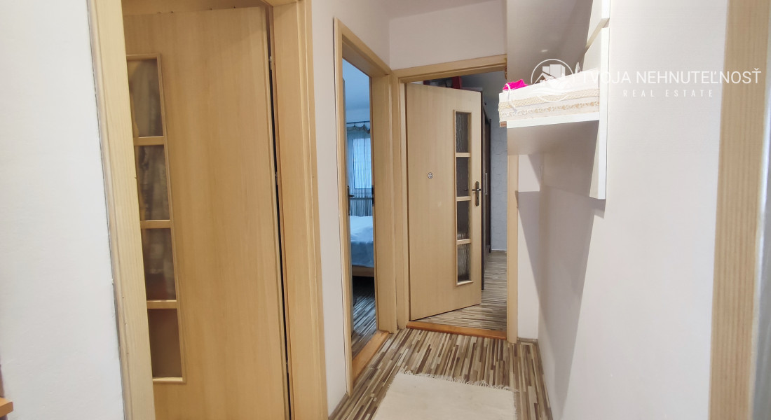 Skvelá príležitosť...rodinný dom ihneď na bývanie, dvojgaráž 80 m2 - rôzne účely, pozemok 629 m2, vjazdy z dvoch strán pozemku, všetky IS