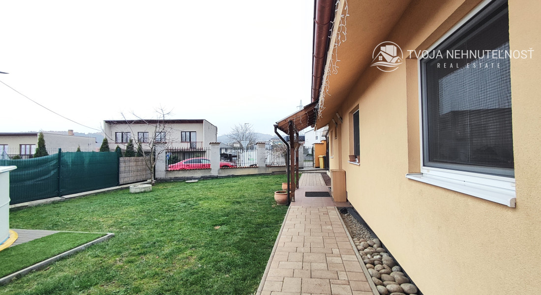 Skvelá príležitosť...rodinný dom ihneď na bývanie, dvojgaráž 80 m2 - rôzne účely, pozemok 629 m2, vjazdy z dvoch strán pozemku, všetky IS