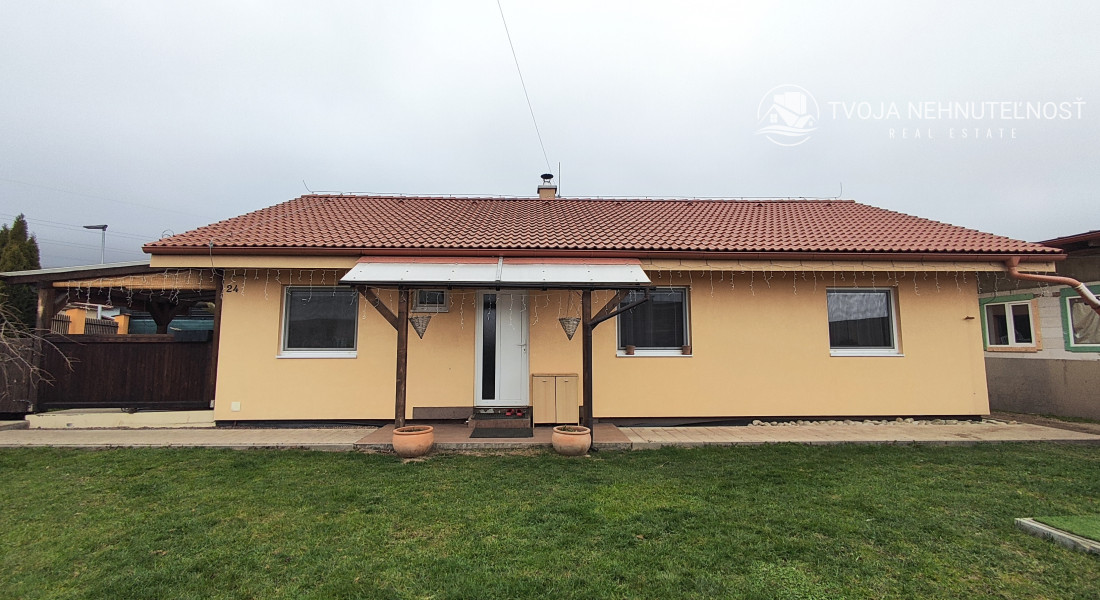 Skvelá príležitosť...rodinný dom ihneď na bývanie, dvojgaráž 80 m2 - rôzne účely, pozemok 629 m2, vjazdy z dvoch strán pozemku, všetky IS