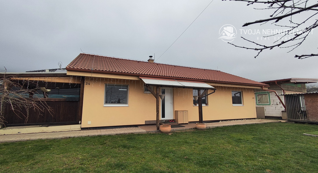 Skvelá príležitosť...rodinný dom ihneď na bývanie, dvojgaráž 80 m2 - rôzne účely, pozemok 629 m2, vjazdy z dvoch strán pozemku, všetky IS