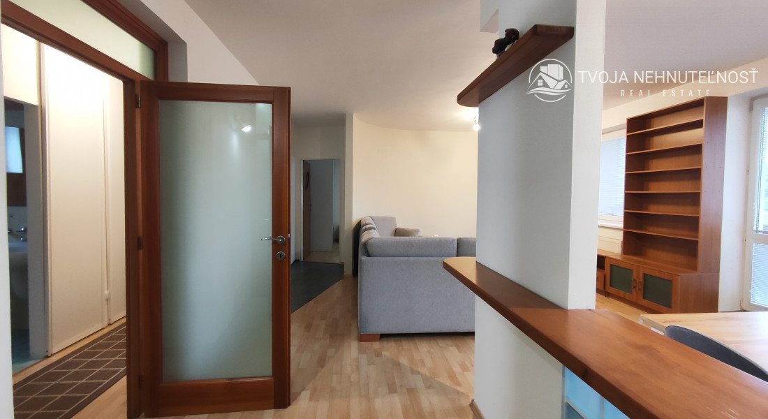 Prenajatý do 1.1.2026 ... Na prenájom skvelý 4 izbový byt v zabývanej novostavbe Tekeľova ulica Ľubotice (za OC MAX), zariadený s garážou, voľný ihneď