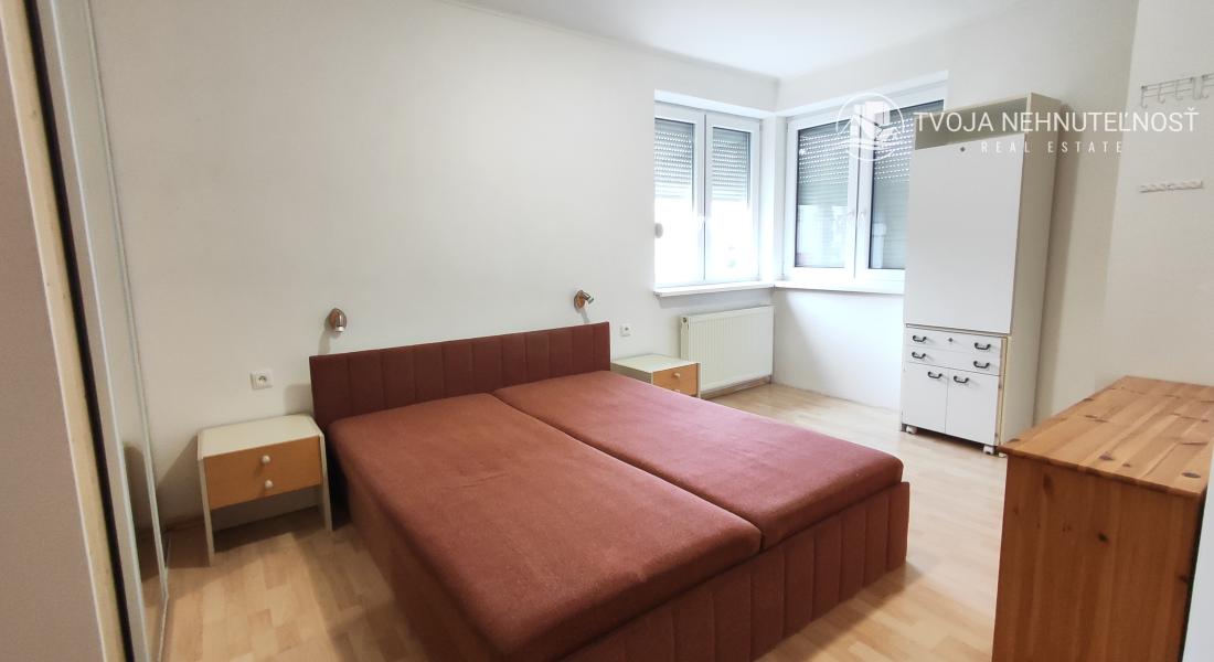 Prenajatý do 1.1.2026 ... Na prenájom skvelý 4 izbový byt v zabývanej novostavbe Tekeľova ulica Ľubotice (za OC MAX), zariadený s garážou, voľný ihneď