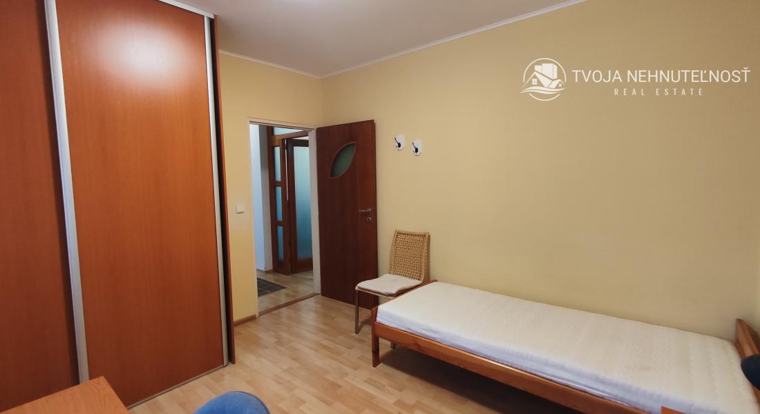 Prenajatý do 1.1.2026 ... Na prenájom skvelý 4 izbový byt v zabývanej novostavbe Tekeľova ulica Ľubotice (za OC MAX), zariadený s garážou, voľný ihneď