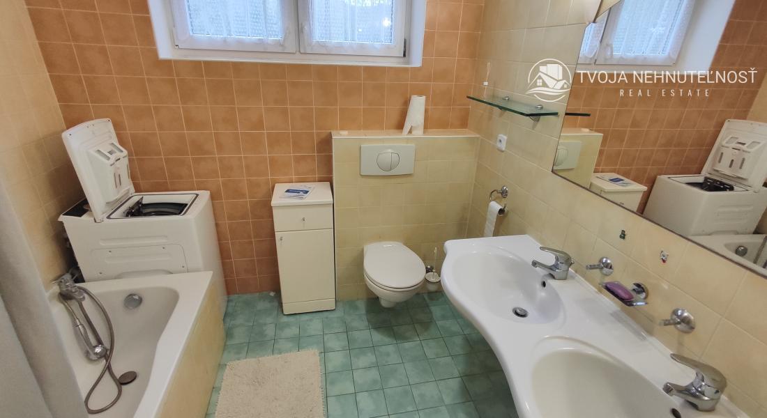 Prenajatý do 1.1.2026 ... Na prenájom skvelý 4 izbový byt v zabývanej novostavbe Tekeľova ulica Ľubotice (za OC MAX), zariadený s garážou, voľný ihneď