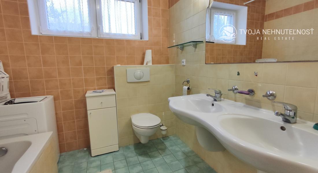 Prenajatý do 1.1.2026 ... Na prenájom skvelý 4 izbový byt v zabývanej novostavbe Tekeľova ulica Ľubotice (za OC MAX), zariadený s garážou, voľný ihneď