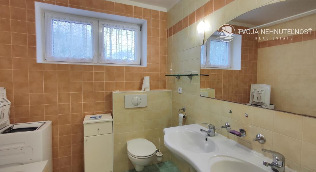 Prenajatý do 1.1.2026 ... Na prenájom skvelý 4 izbový byt v zabývanej novostavbe Tekeľova ulica Ľubotice (za OC MAX), zariadený s garážou, voľný ihneď