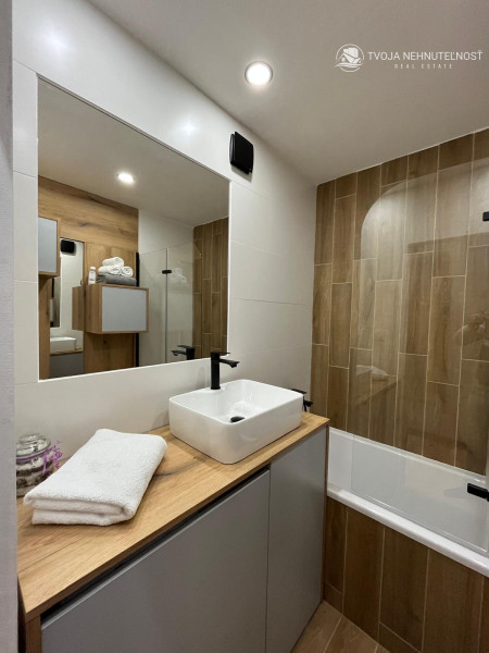 Prenajatý do 1.1.2026....Exkluzívny 2 izbový byt po kompletnej dizajnovej rekonštrukcii na Sekčove, 60 m2