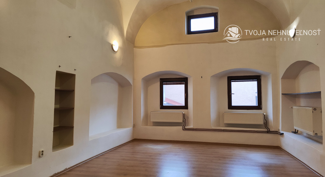 Priestor na prenájom na Hlavnej ulici vo dvore - I.poschodie