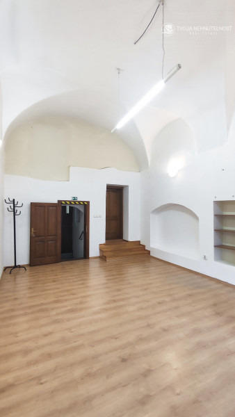 Priestor na prenájom na Hlavnej ulici vo dvore - I.poschodie