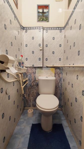 REZERVOVANÝ .... Priestranný vyhľadávaný 2 izbový byt s balkónom Obrancov mieru, pôvodný stav, plastové okná