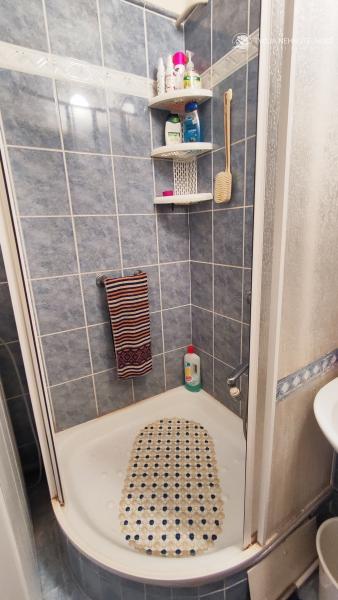 REZERVOVANÝ .... Priestranný vyhľadávaný 2 izbový byt s balkónom Obrancov mieru, pôvodný stav, plastové okná