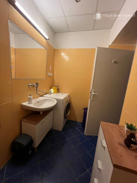 Priestor na prenájom kaderníctva na Hlavnej ulici vo dvore - prízemie