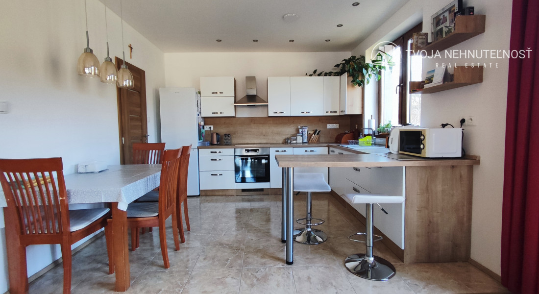 Na predaj krásny 4 izbový dom s možnosťou realizácie obytného podkrovia na 2 izby, veľkorysý pozemok 1000 m2, Fintice