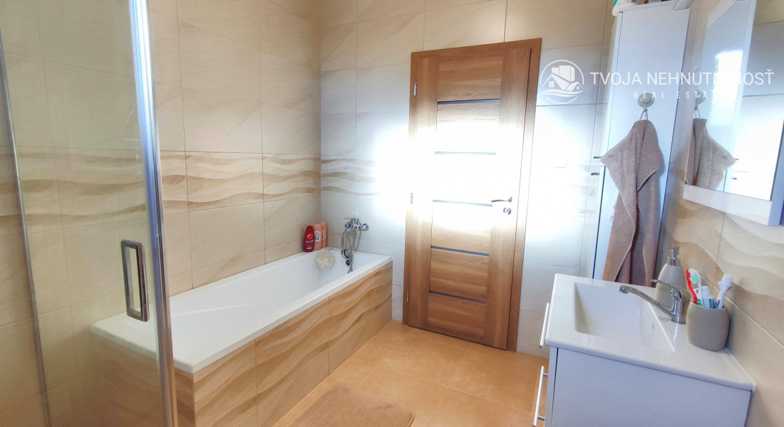 Na predaj krásny 4 izbový dom s možnosťou realizácie obytného podkrovia na 2 izby, veľkorysý pozemok 1000 m2, Fintice