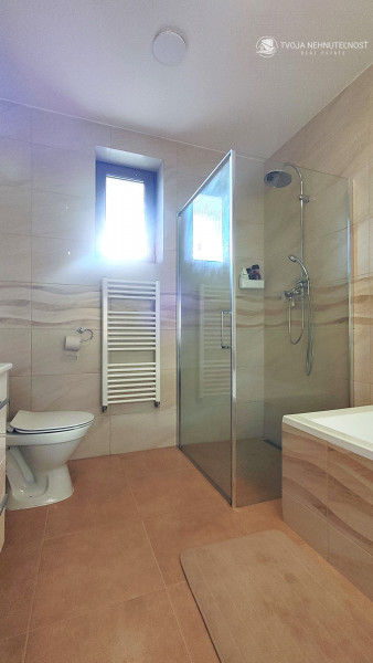 Na predaj krásny 4 izbový dom s možnosťou realizácie obytného podkrovia na 2 izby, veľkorysý pozemok 1000 m2, Fintice