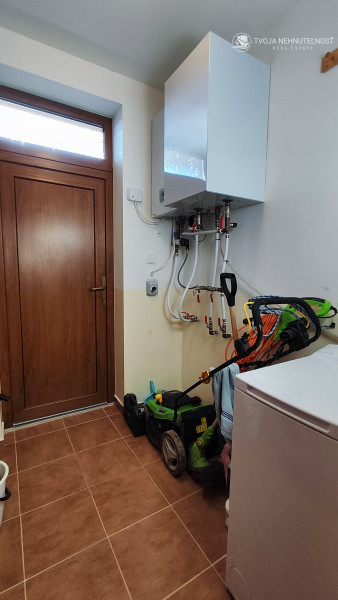 Na predaj krásny 4 izbový dom s možnosťou realizácie obytného podkrovia na 2 izby, veľkorysý pozemok 1000 m2, Fintice