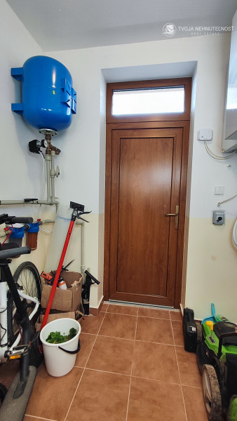 Na predaj krásny 4 izbový dom s možnosťou realizácie obytného podkrovia na 2 izby, veľkorysý pozemok 1000 m2, Fintice