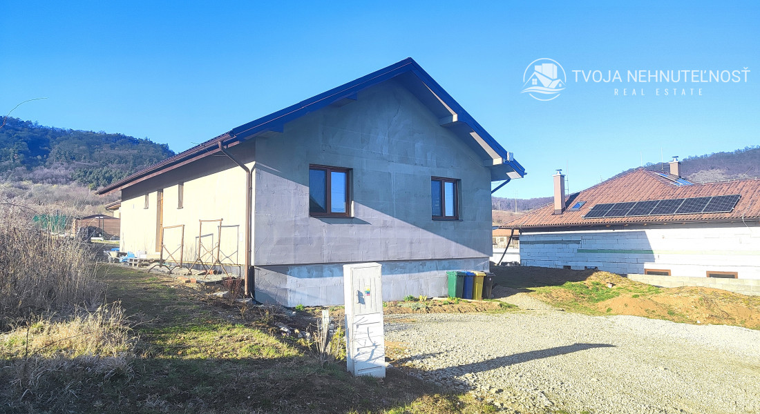 Na predaj krásny 4 izbový dom s možnosťou realizácie obytného podkrovia na 2 izby, veľkorysý pozemok 1000 m2, Fintice