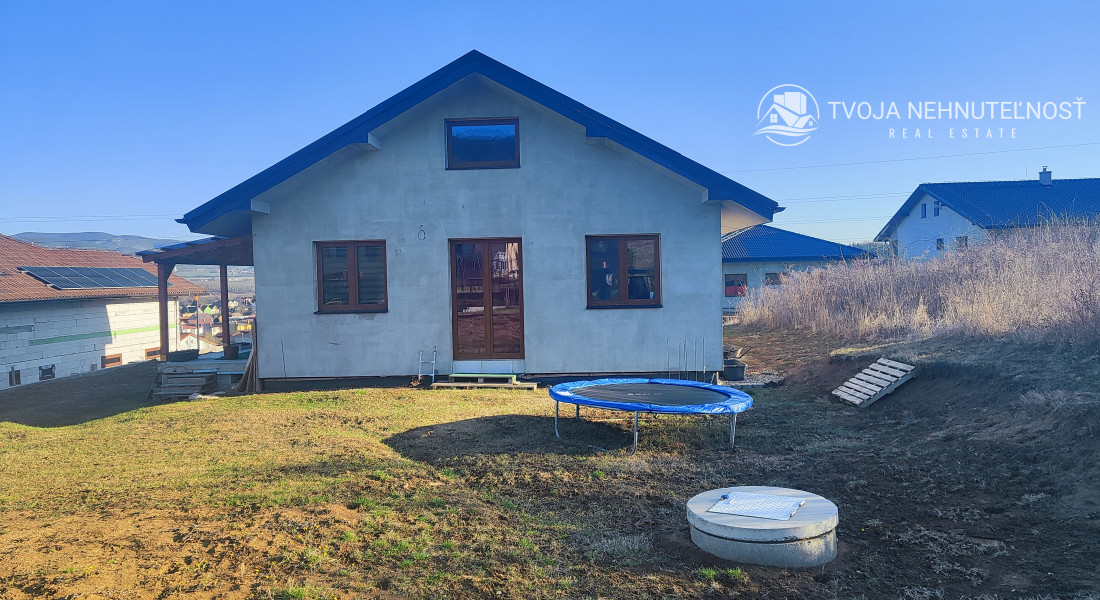 Na predaj krásny 4 izbový dom s možnosťou realizácie obytného podkrovia na 2 izby, veľkorysý pozemok 1000 m2, Fintice