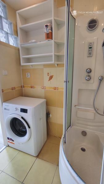 Prenajatý do 1.11.2026....Slnečný 2 izbový byt s nádhernym výhľadom na les, zariadený