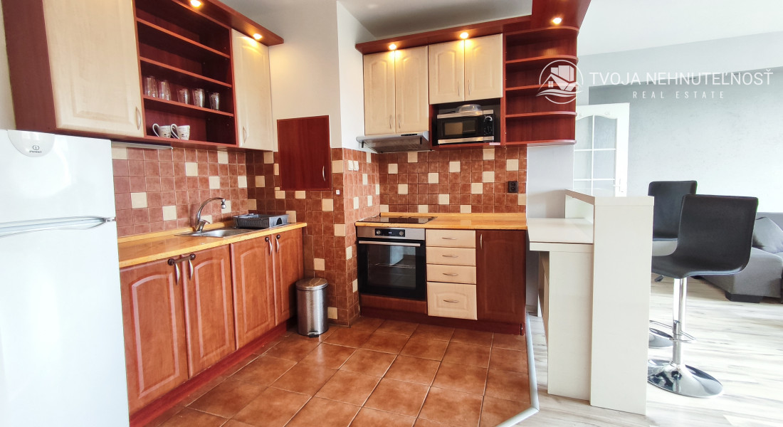 Prenajatý do 1.11.2026....Slnečný 2 izbový byt s nádhernym výhľadom na les, zariadený