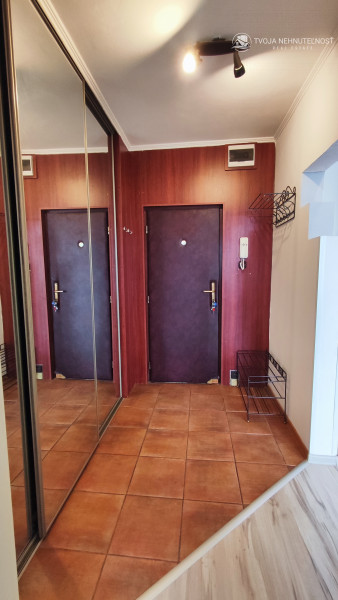 Prenajatý do 1.11.2026....Slnečný 2 izbový byt s nádhernym výhľadom na les, zariadený