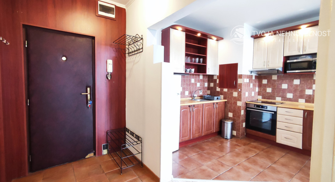 Prenajatý do 1.11.2026....Slnečný 2 izbový byt s nádhernym výhľadom na les, zariadený