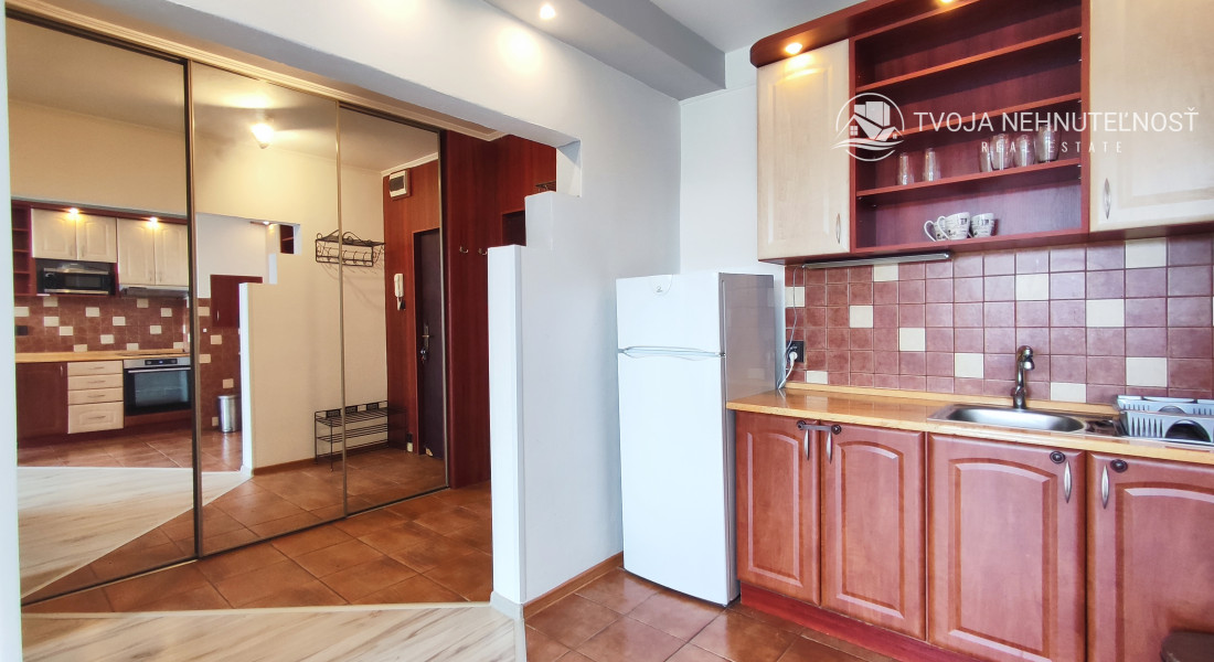 Prenajatý do 1.11.2026....Slnečný 2 izbový byt s nádhernym výhľadom na les, zariadený