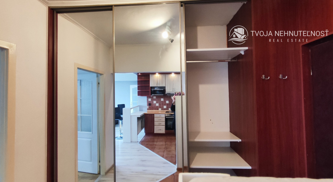 Prenajatý do 1.11.2026....Slnečný 2 izbový byt s nádhernym výhľadom na les, zariadený