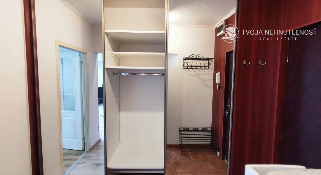 Prenajatý do 1.11.2026....Slnečný 2 izbový byt s nádhernym výhľadom na les, zariadený