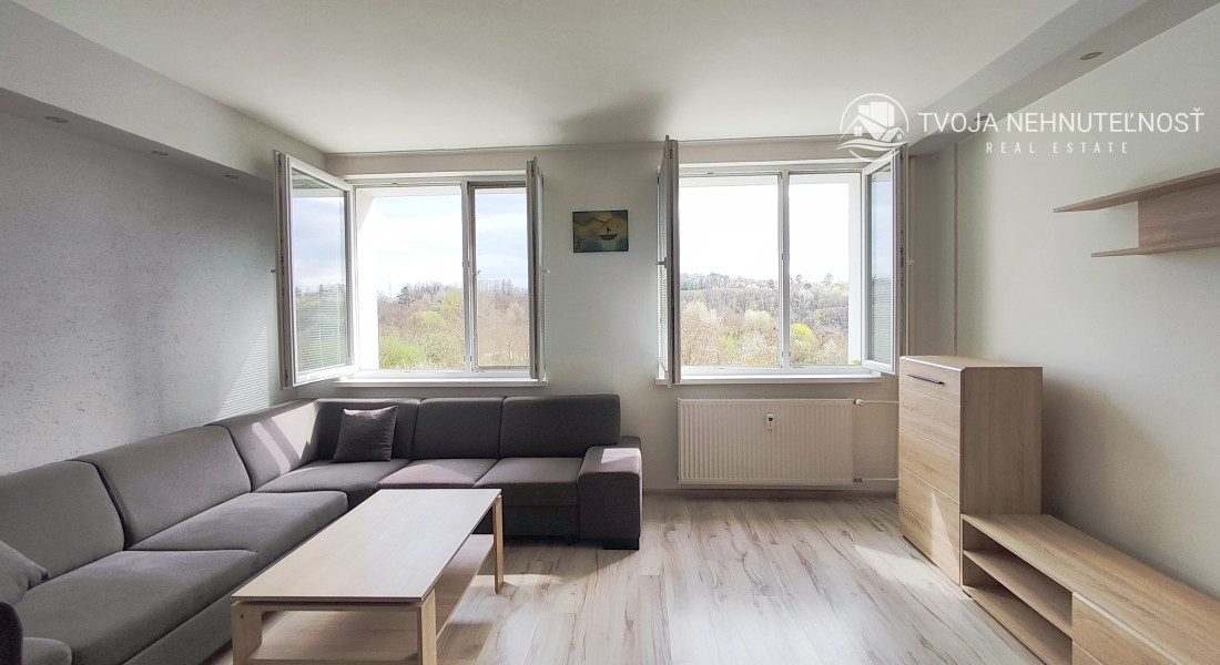 Prenajatý do 1.11.2026....Slnečný 2 izbový byt s nádhernym výhľadom na les, zariadený