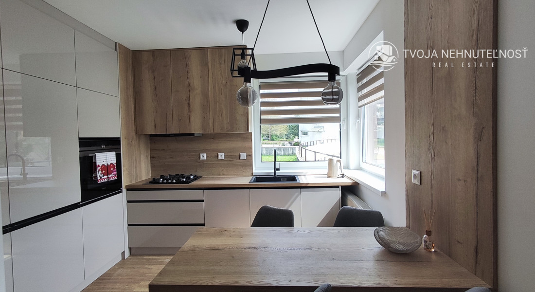 Prenajatý do 1.6.2026....Exkluzívny 2 izbový byt s loggiou pre náročnejších, Tekeľova ulica Ľubotice-Sekčov