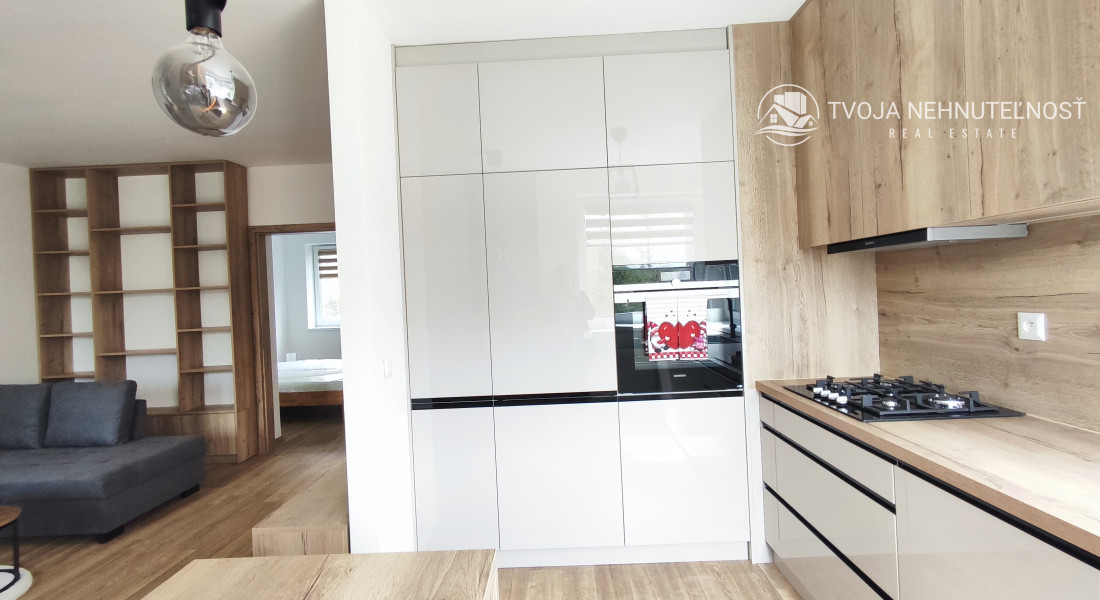 Prenajatý do 1.6.2026....Exkluzívny 2 izbový byt s loggiou pre náročnejších, Tekeľova ulica Ľubotice-Sekčov