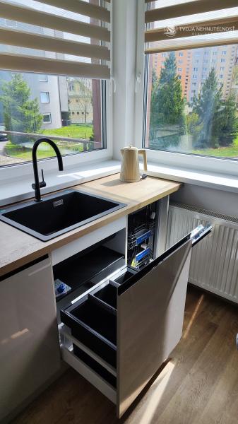 Prenajatý do 1.6.2026....Exkluzívny 2 izbový byt s loggiou pre náročnejších, Tekeľova ulica Ľubotice-Sekčov