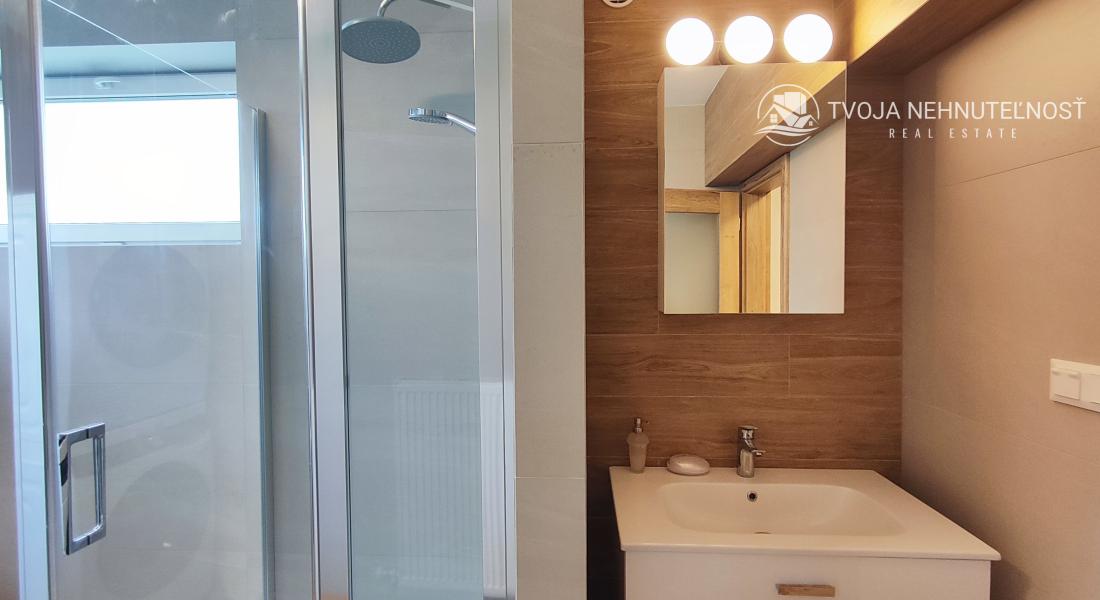 Prenajatý do 1.6.2026....Exkluzívny 2 izbový byt s loggiou pre náročnejších, Tekeľova ulica Ľubotice-Sekčov