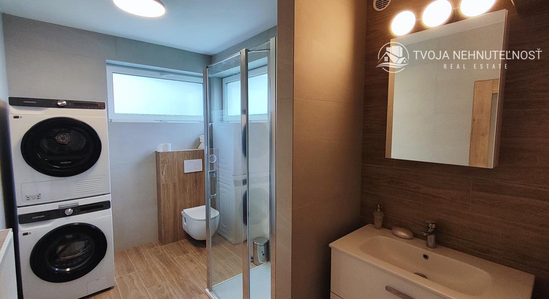 Prenajatý do 1.6.2026....Exkluzívny 2 izbový byt s loggiou pre náročnejších, Tekeľova ulica Ľubotice-Sekčov