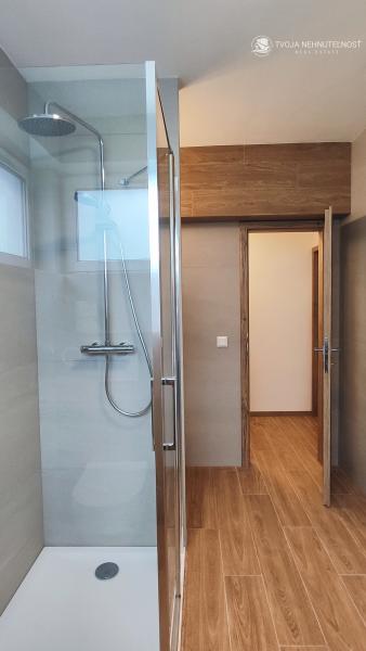 Prenajatý do 1.6.2026....Exkluzívny 2 izbový byt s loggiou pre náročnejších, Tekeľova ulica Ľubotice-Sekčov