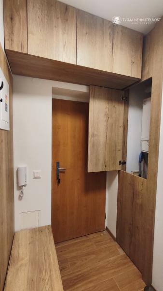 Prenajatý do 1.6.2026....Exkluzívny 2 izbový byt s loggiou pre náročnejších, Tekeľova ulica Ľubotice-Sekčov