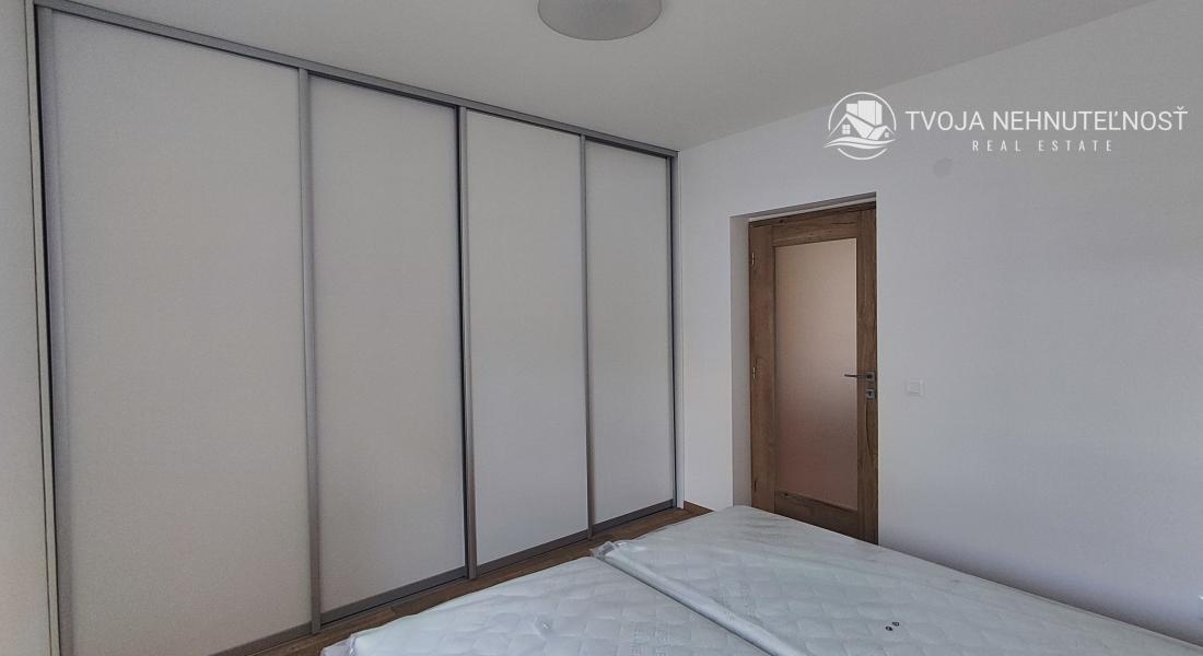 Prenajatý do 1.6.2026....Exkluzívny 2 izbový byt s loggiou pre náročnejších, Tekeľova ulica Ľubotice-Sekčov