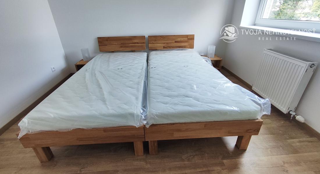 Prenajatý do 1.6.2026....Exkluzívny 2 izbový byt s loggiou pre náročnejších, Tekeľova ulica Ľubotice-Sekčov