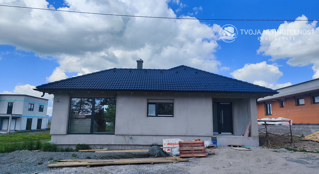 NOVÁ PONUKA! Na predaj 4 izbový tehlový holodom Vyšná Šebastová, komfortný pozemok 8,5a