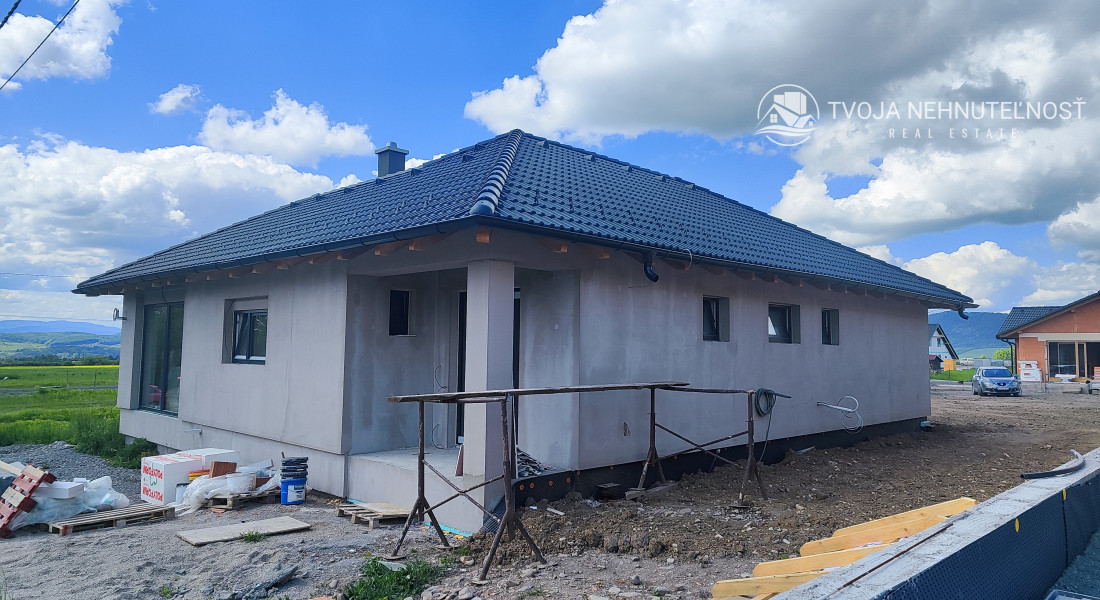 NOVÁ PONUKA! Na predaj 4 izbový tehlový holodom Vyšná Šebastová, komfortný pozemok 8,5a