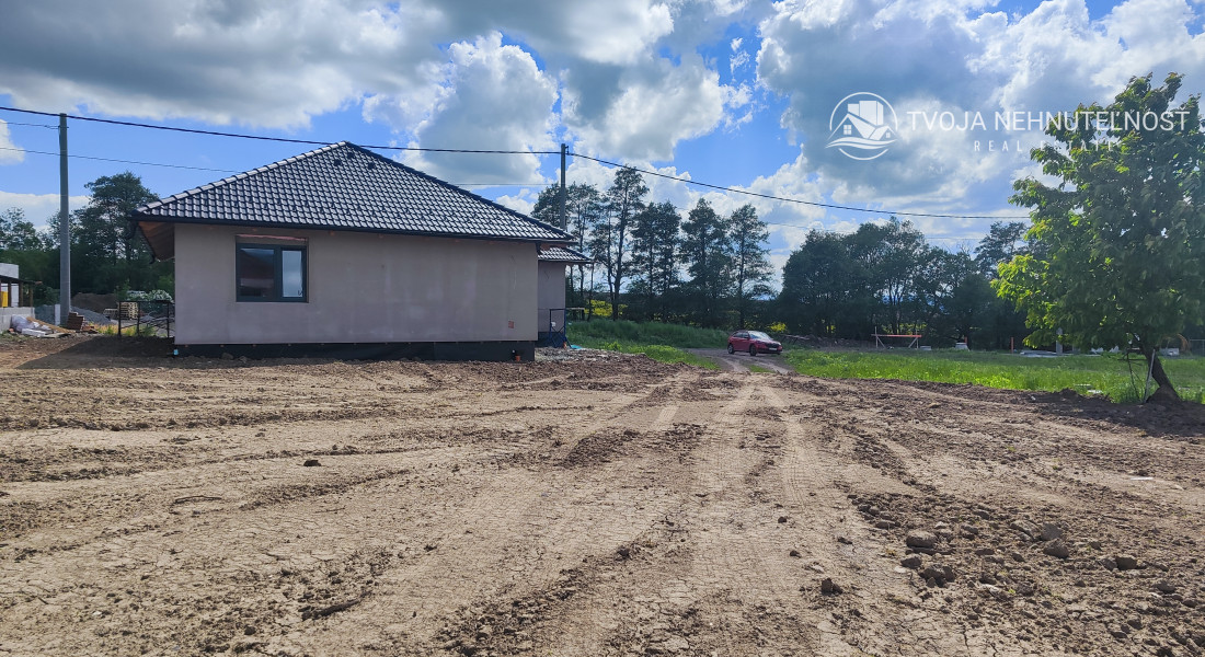 NOVÁ PONUKA! Na predaj 4 izbový tehlový holodom Vyšná Šebastová, komfortný pozemok 8,5a