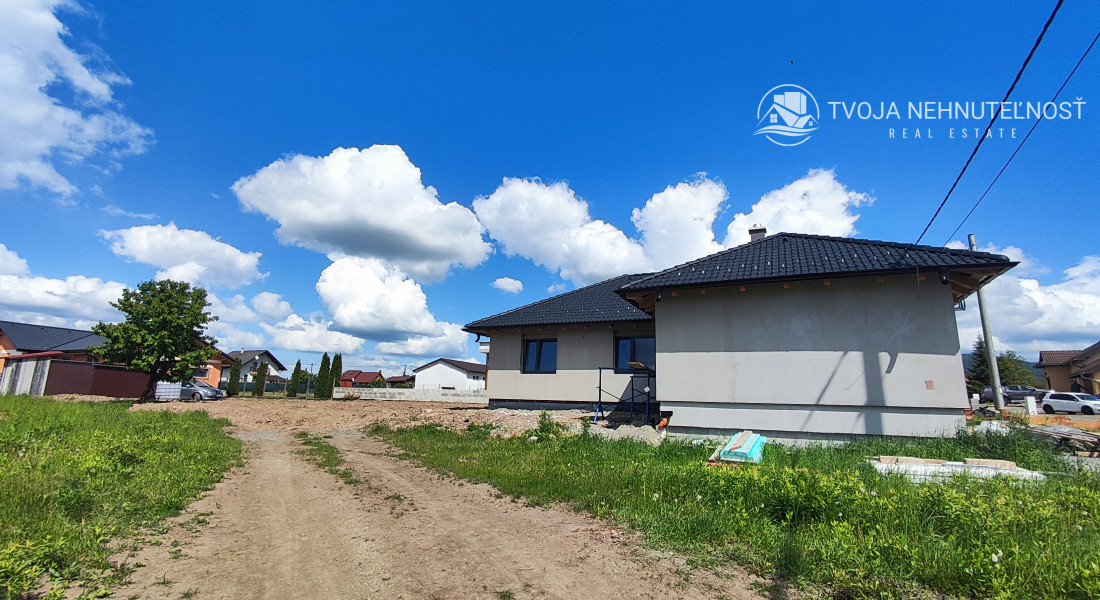 NOVÁ PONUKA! Na predaj 4 izbový tehlový holodom Vyšná Šebastová, komfortný pozemok 8,5a