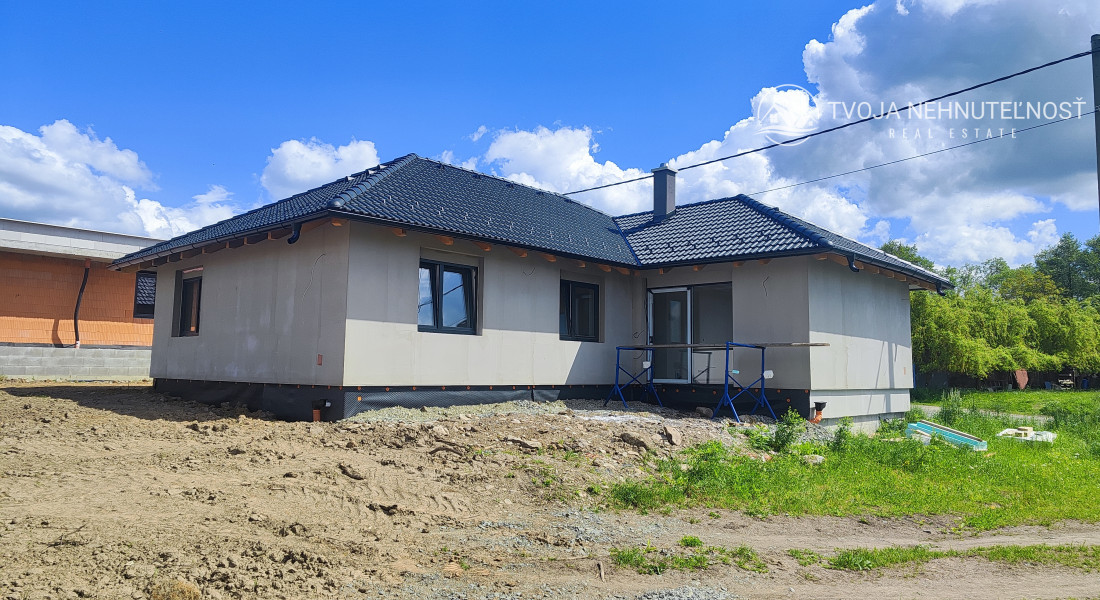 NOVÁ PONUKA! Na predaj 4 izbový tehlový holodom Vyšná Šebastová, komfortný pozemok 8,5a