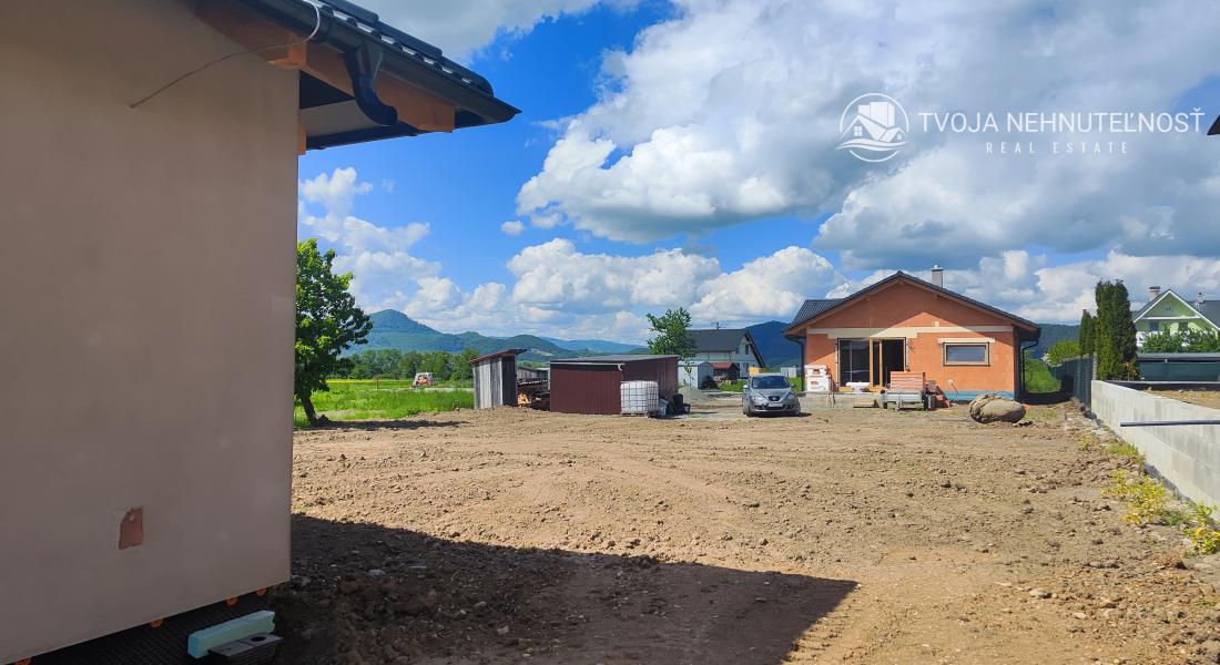 NOVÁ PONUKA! Na predaj 4 izbový tehlový holodom Vyšná Šebastová, komfortný pozemok 8,5a