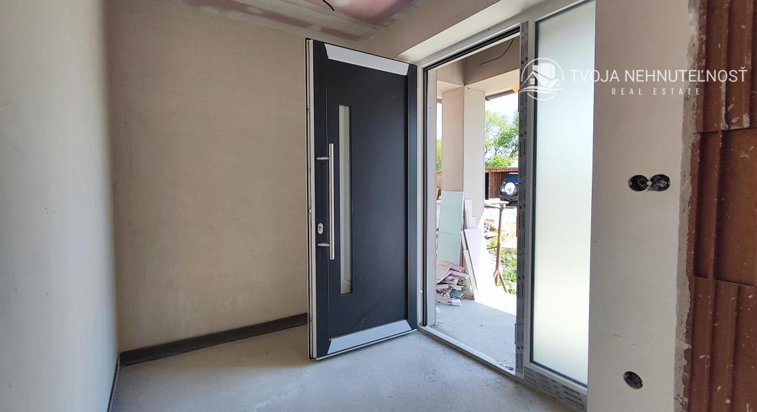 NOVÁ PONUKA! Na predaj 4 izbový tehlový holodom Vyšná Šebastová, komfortný pozemok 8,5a