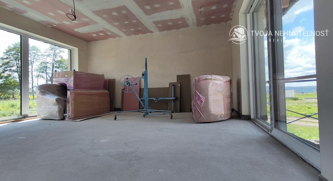 NOVÁ PONUKA! Na predaj 4 izbový tehlový holodom Vyšná Šebastová, komfortný pozemok 8,5a